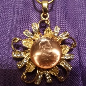 Treasure snap necklace